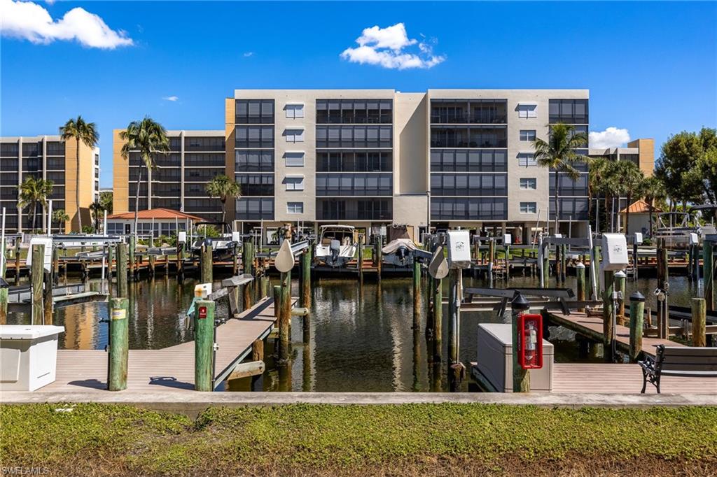 ROYAL PELICAN TOWNHOUSE - Residential