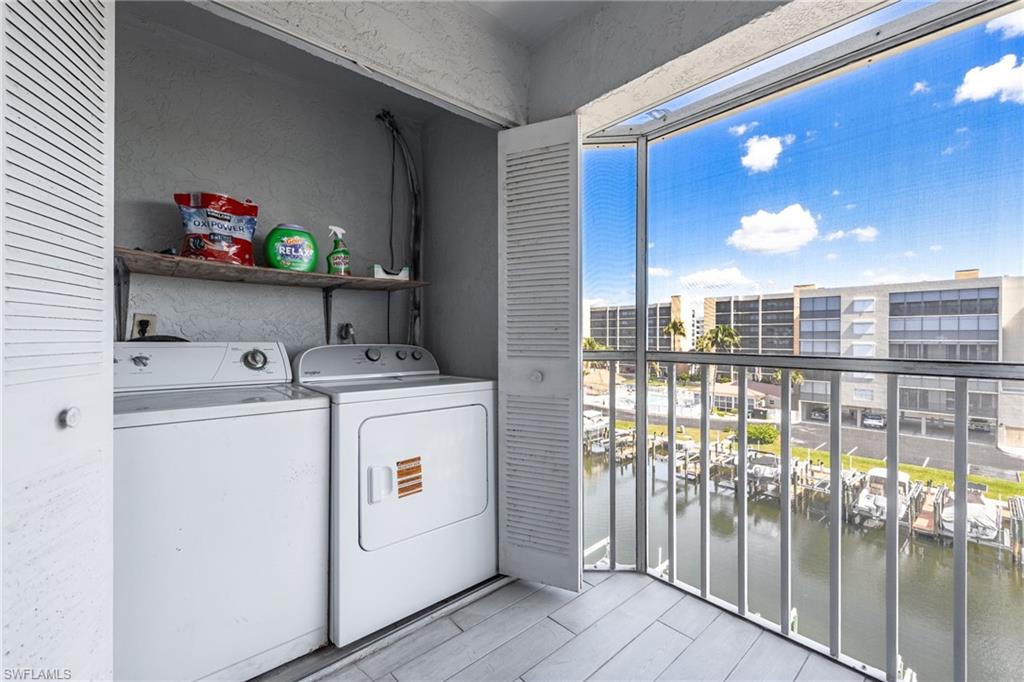 ROYAL PELICAN TOWNHOUSE - Residential