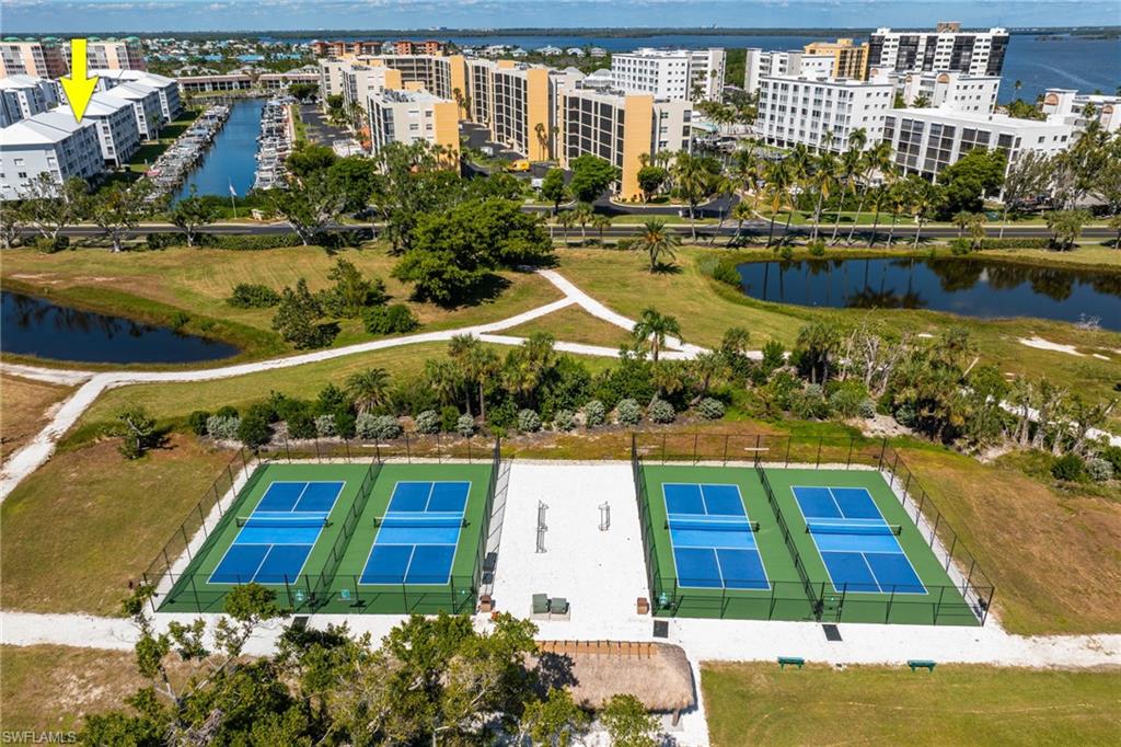 ROYAL PELICAN TOWNHOUSE - Residential
