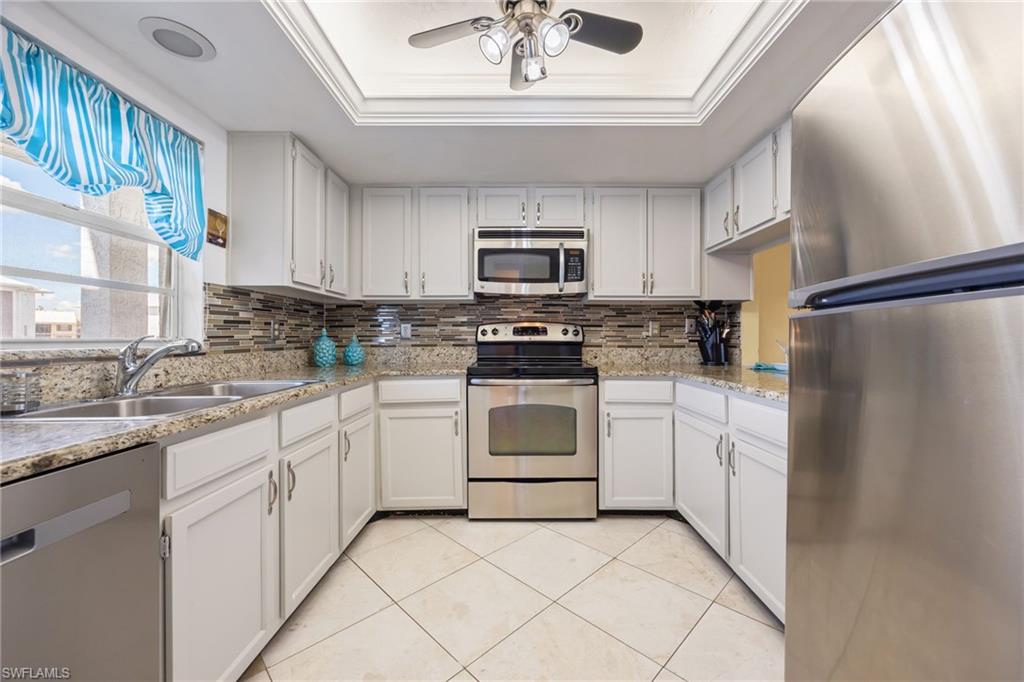 ROYAL PELICAN TOWNHOUSE - Residential
