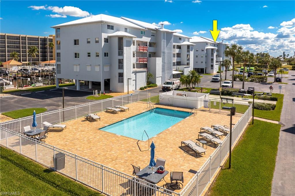ROYAL PELICAN TOWNHOUSE - Residential