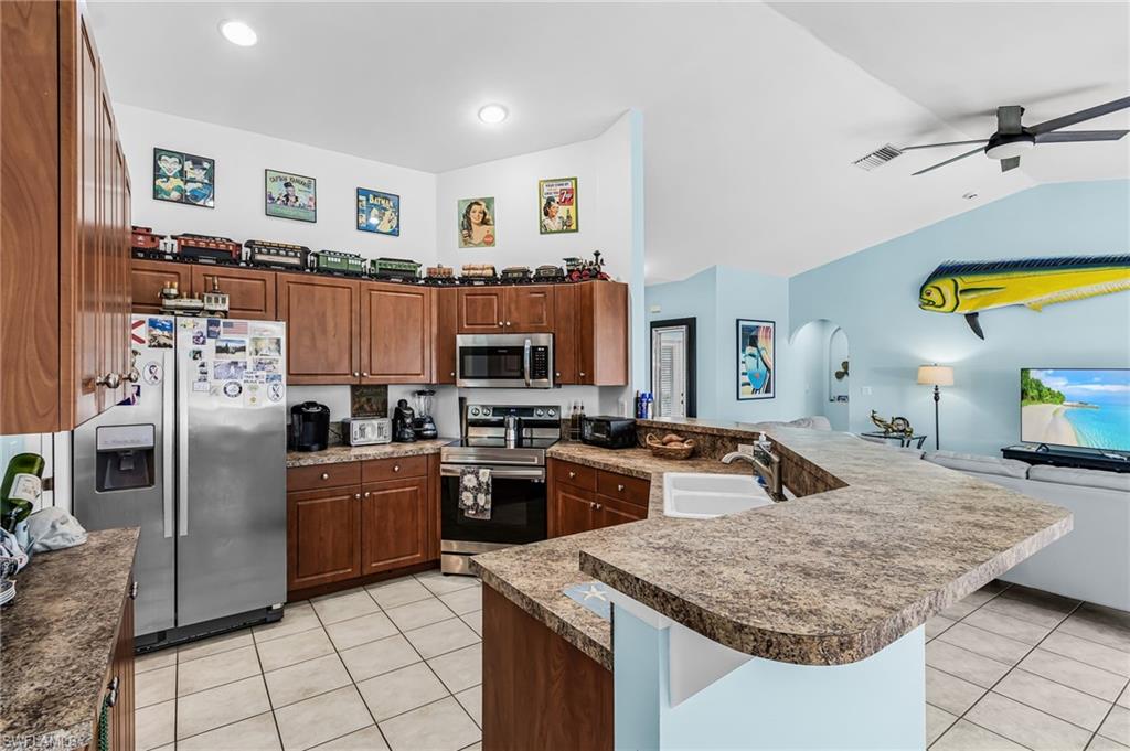 CAPE CORAL - Residential