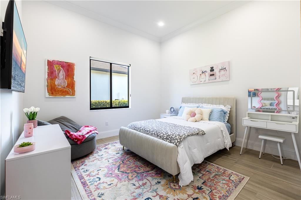 COUNTRY CLUB - Residential