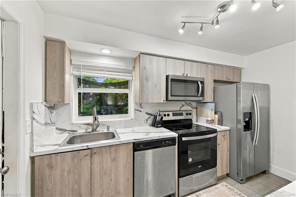 CAPE CORAL - Residential Income