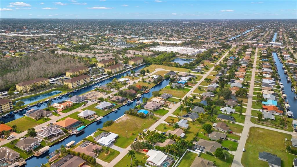 CAPE CORAL - Land
