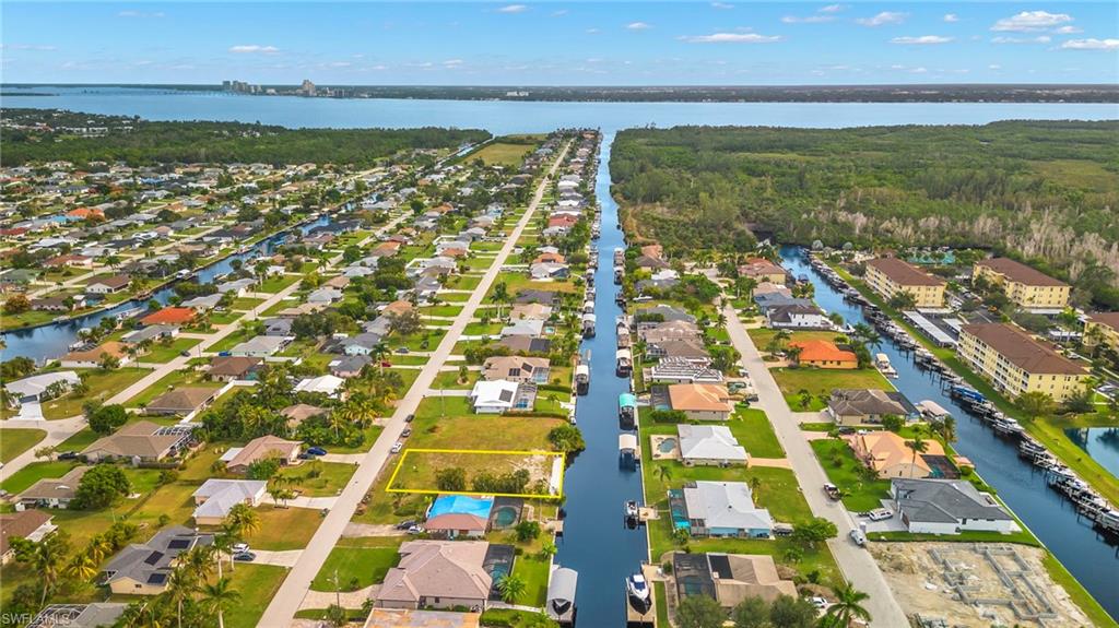 CAPE CORAL - Land