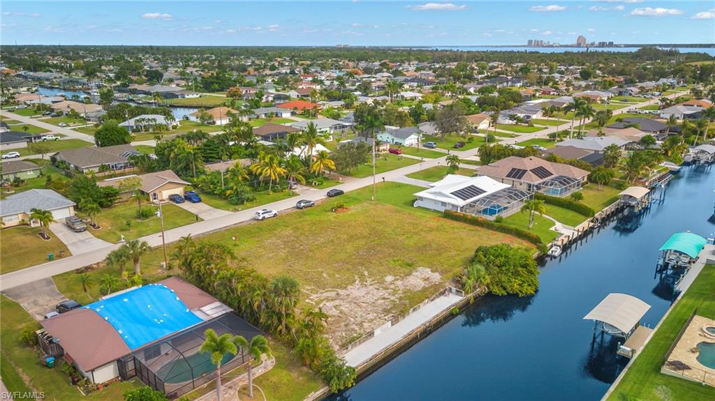 CAPE CORAL - Land