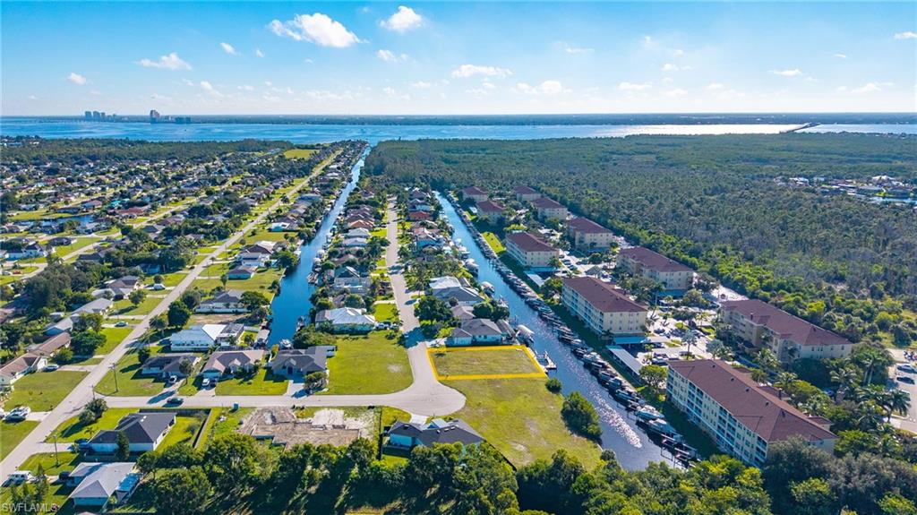CAPE CORAL - Land