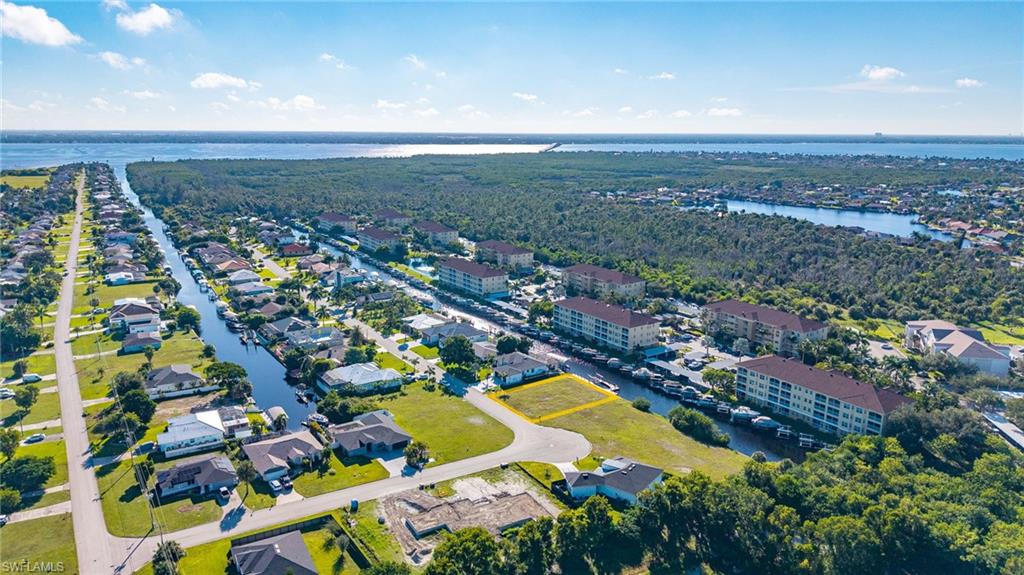 CAPE CORAL - Land
