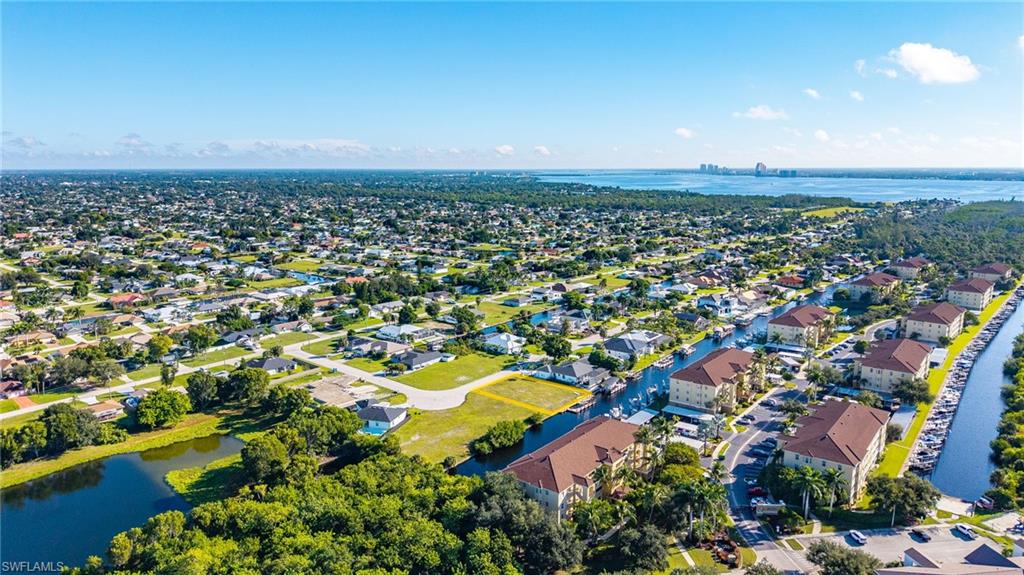CAPE CORAL - Land
