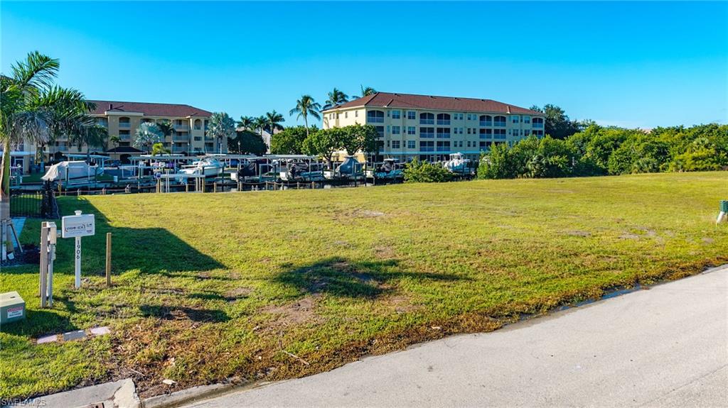 CAPE CORAL - Land