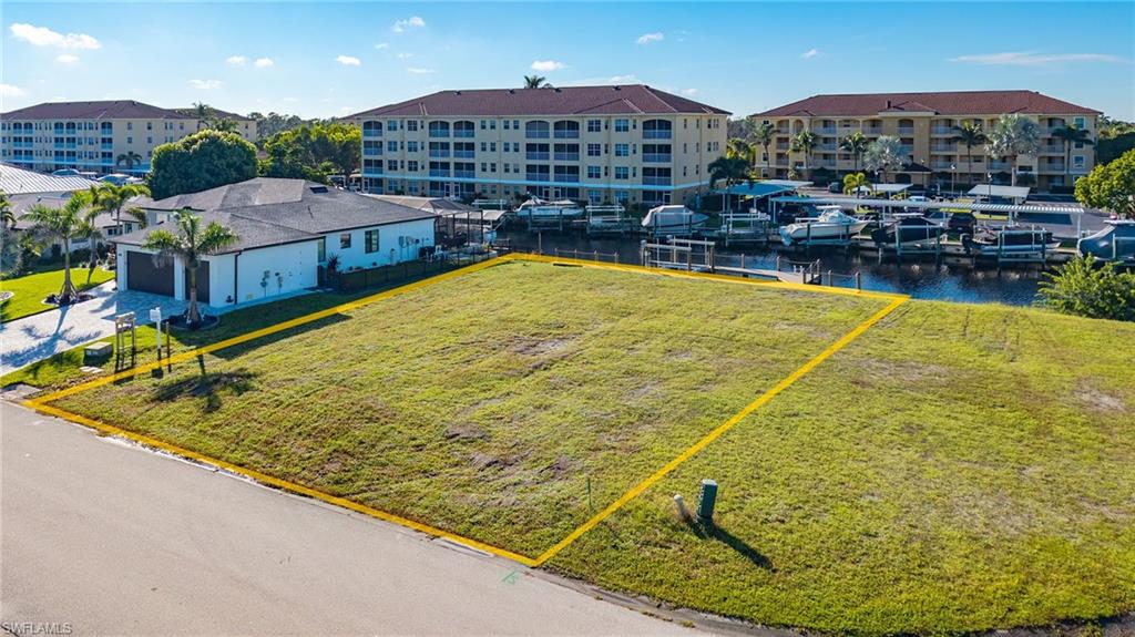 CAPE CORAL - Land