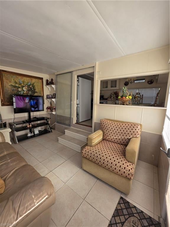 HOLIDAY MANOR - Residential