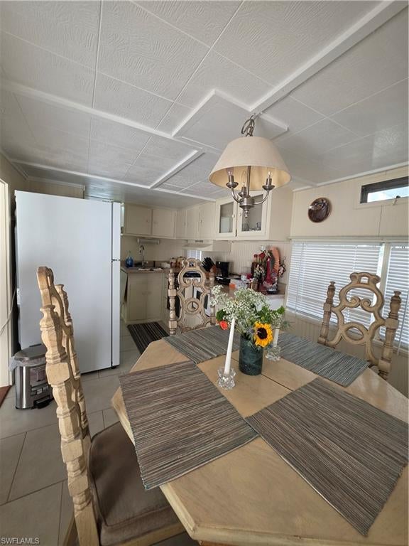 HOLIDAY MANOR - Residential