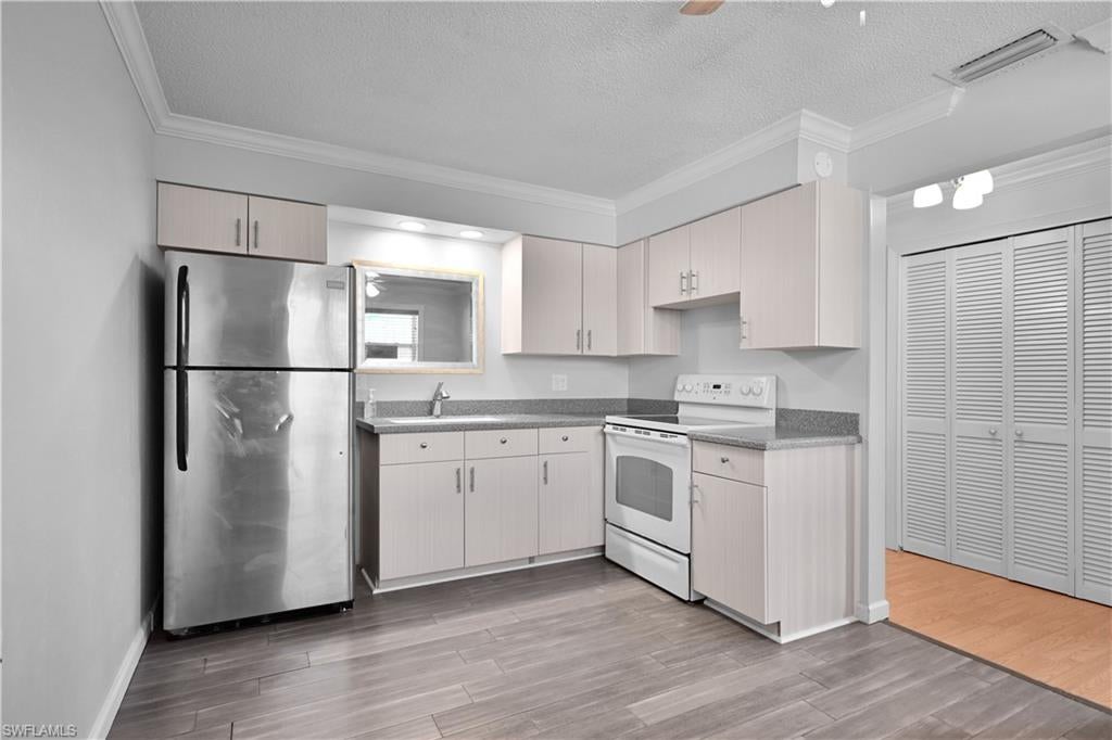 REGENCY CONDO - Residential