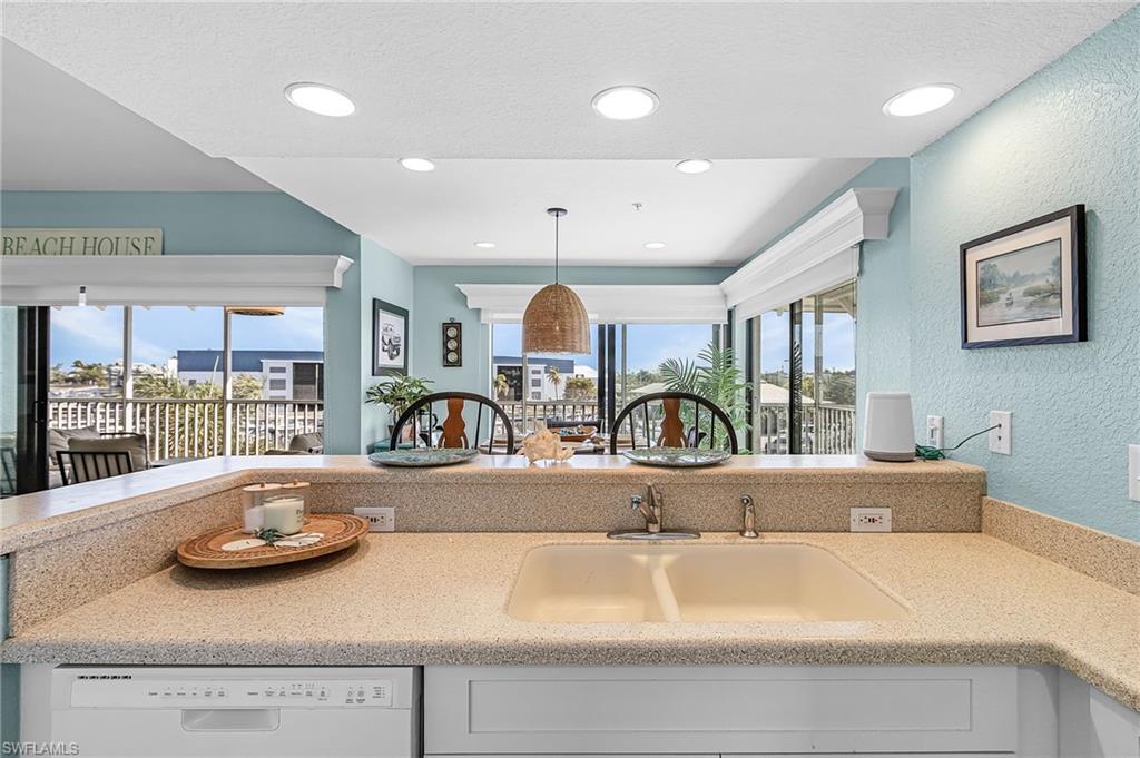 FOUR WINDS MARINA NORTH CONDO - Residential
