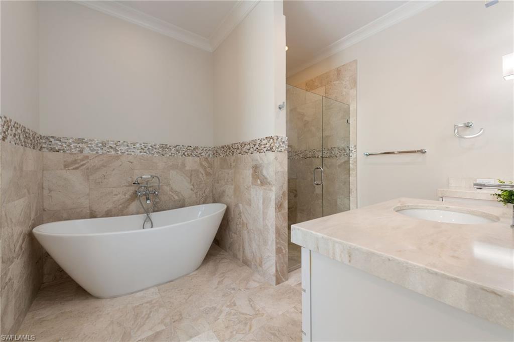 COCO LAKES - Residential