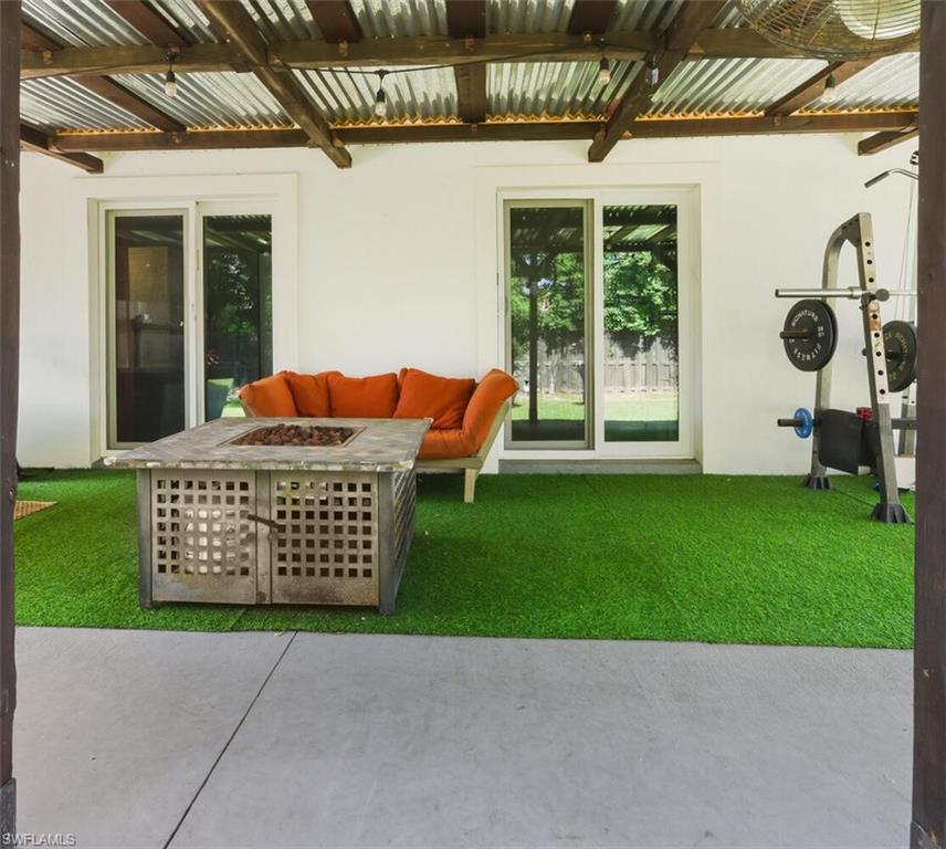 NAPLES PARK - Residential