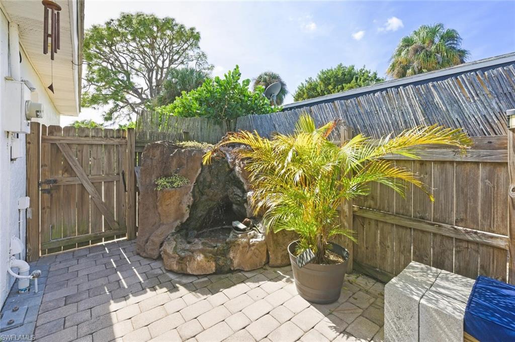 NAPLES PARK - Residential