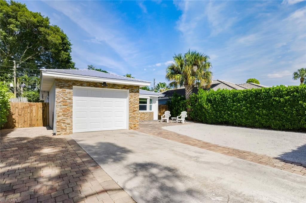 NAPLES PARK - Residential
