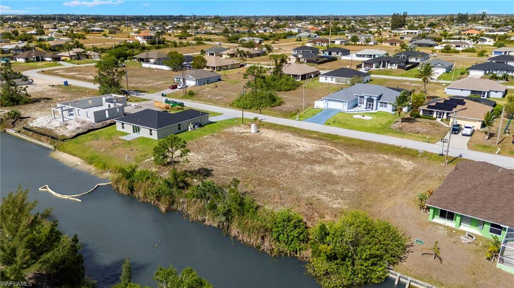 CAPE CORAL - Land