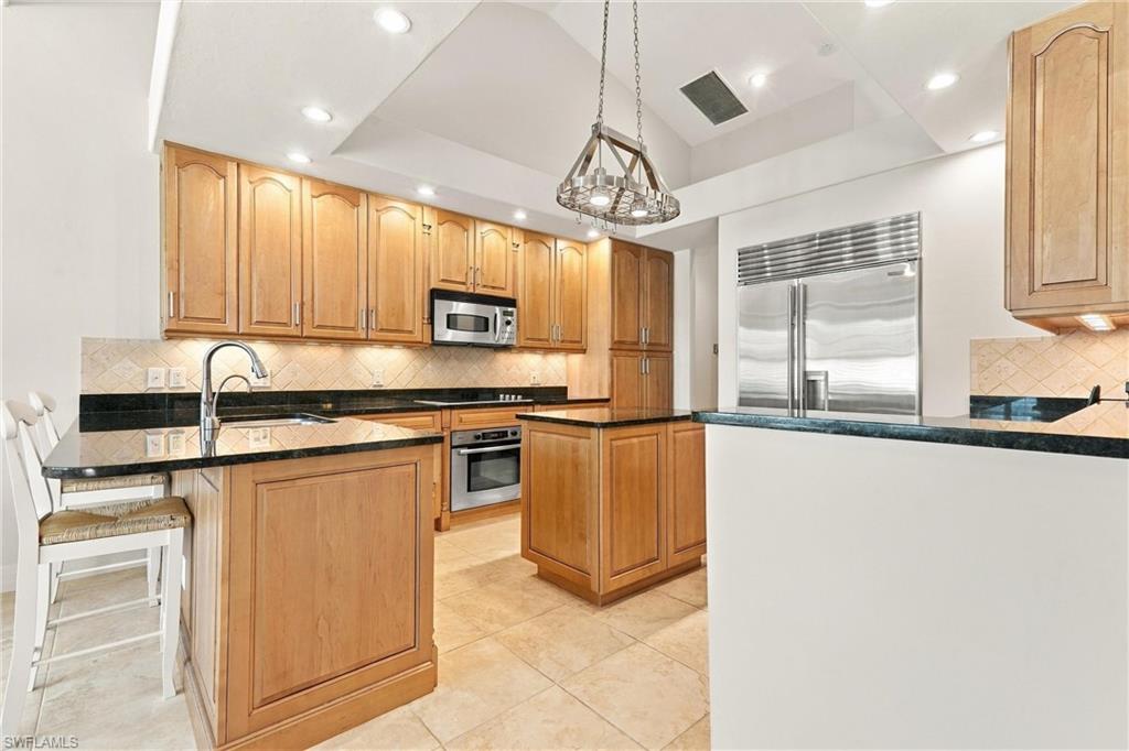 LONGSHORE LAKE - Residential