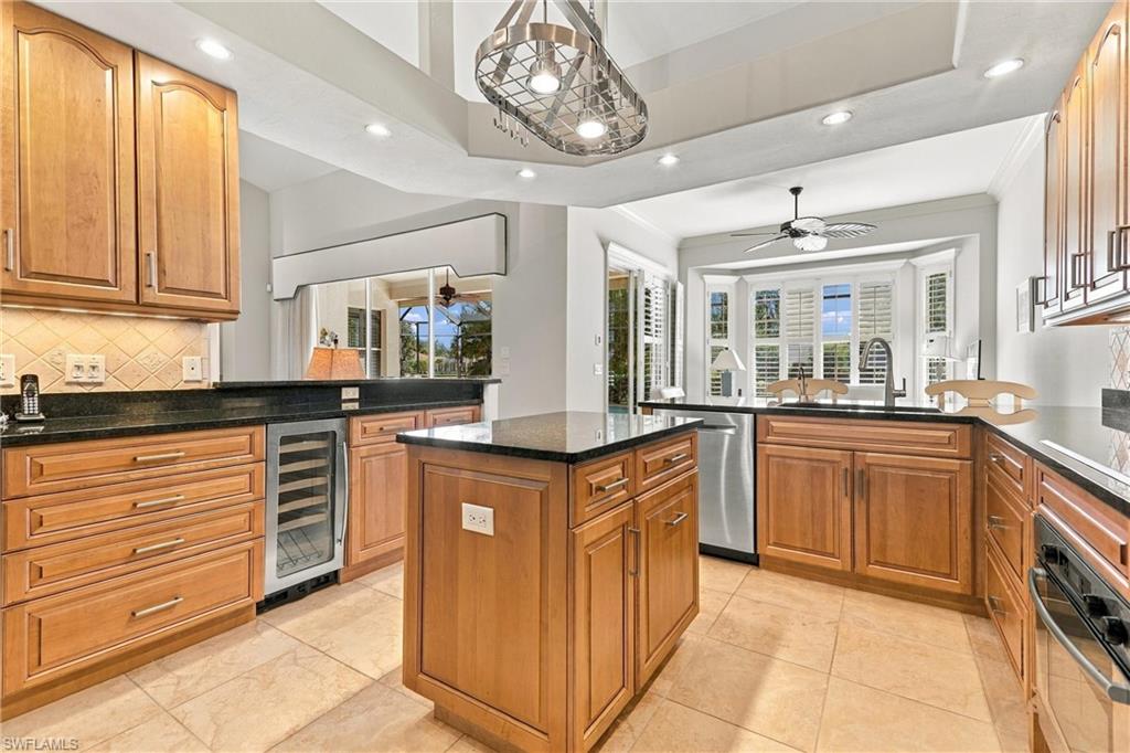 LONGSHORE LAKE - Residential