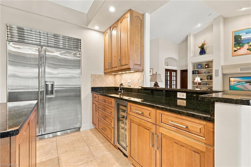 LONGSHORE LAKE - Residential