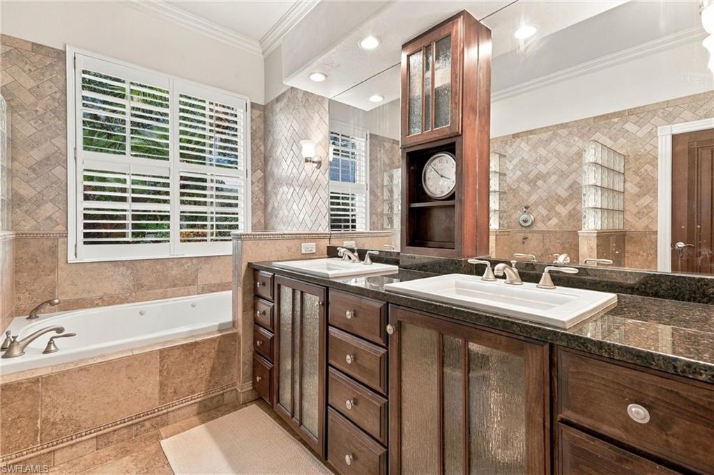 LONGSHORE LAKE - Residential