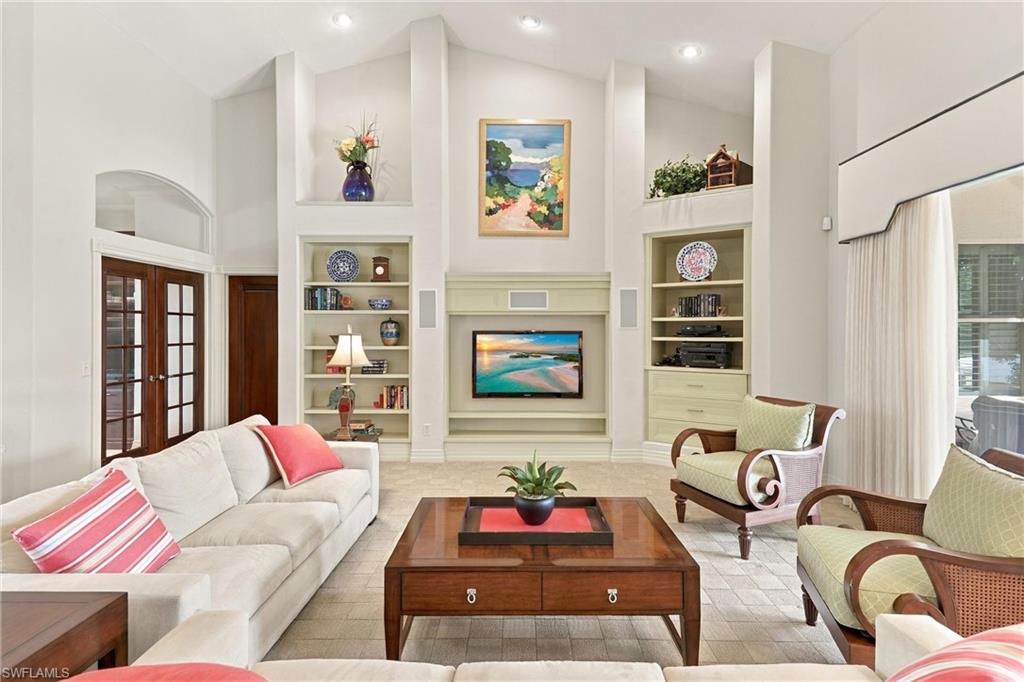 LONGSHORE LAKE - Residential