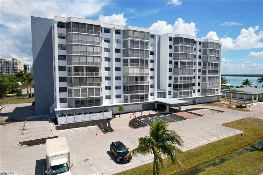 MARINA TOWERS & YACHT CLUB - Residential