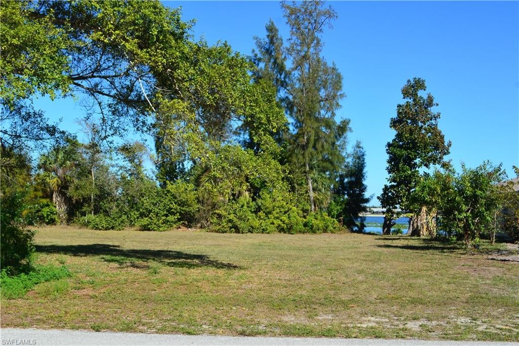 CAPE CORAL - Land