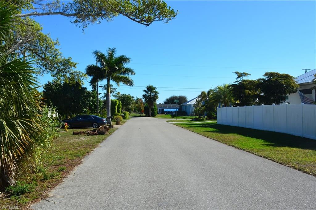 CAPE CORAL - Land