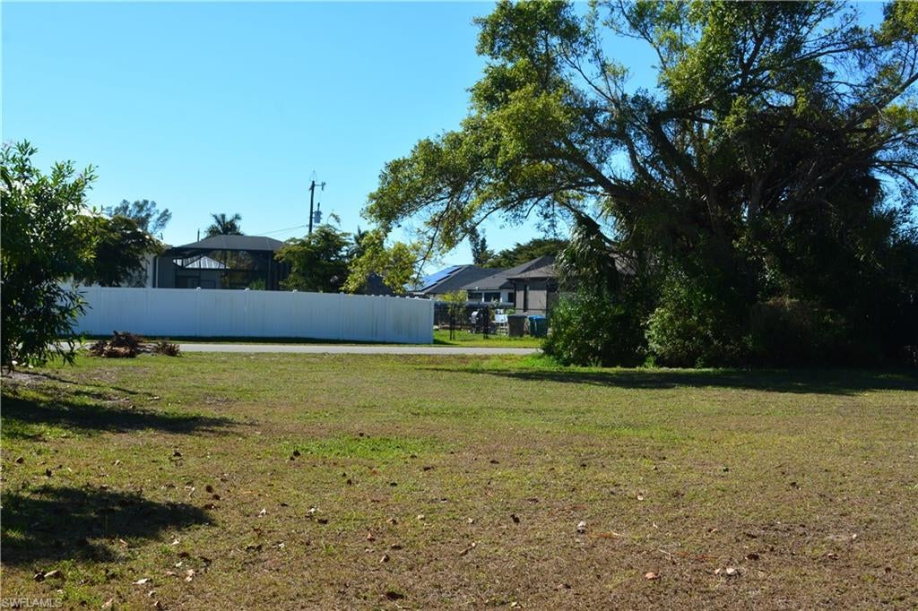 CAPE CORAL - Land