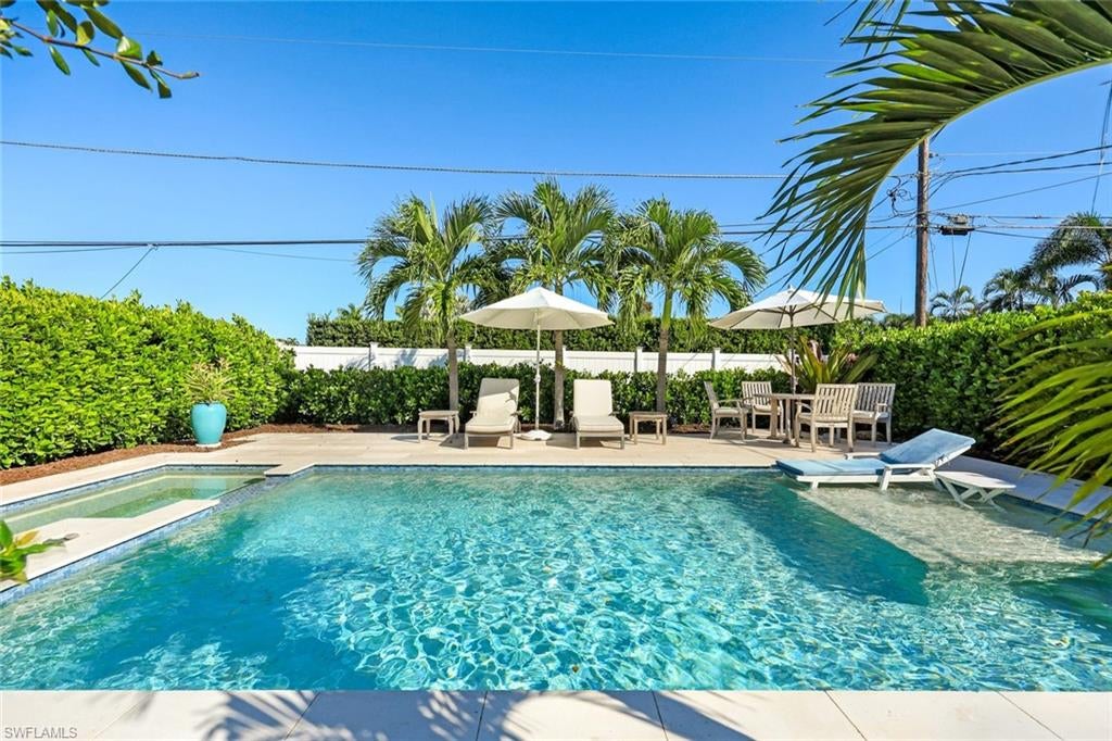 NAPLES PARK - Residential