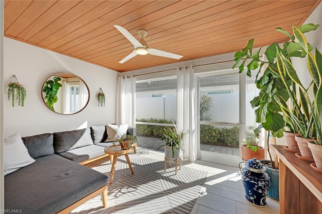 NAPLES PARK - Residential