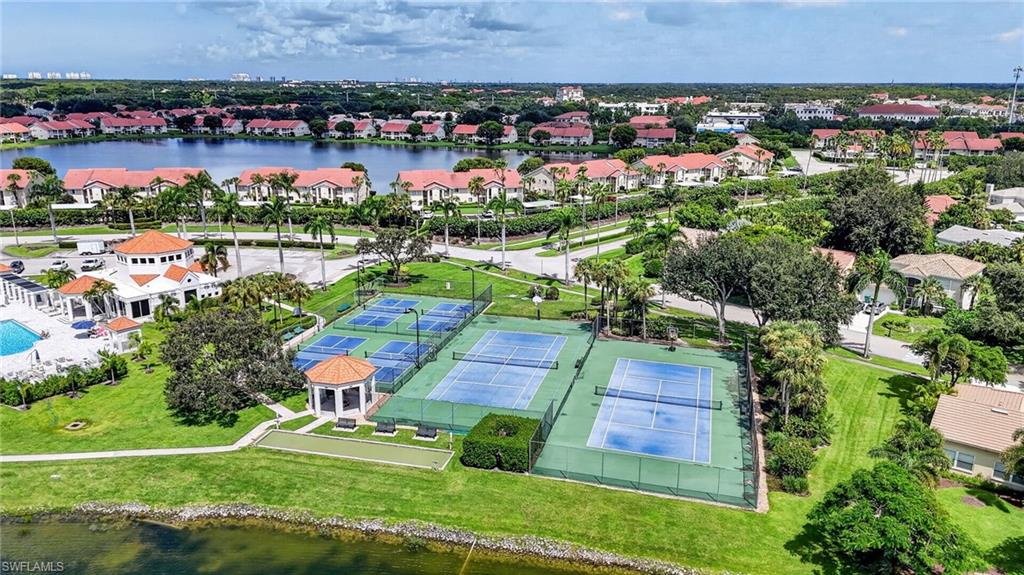 EMERALD LAKES - Residential