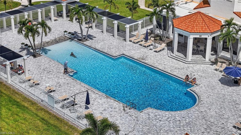 EMERALD LAKES - Residential
