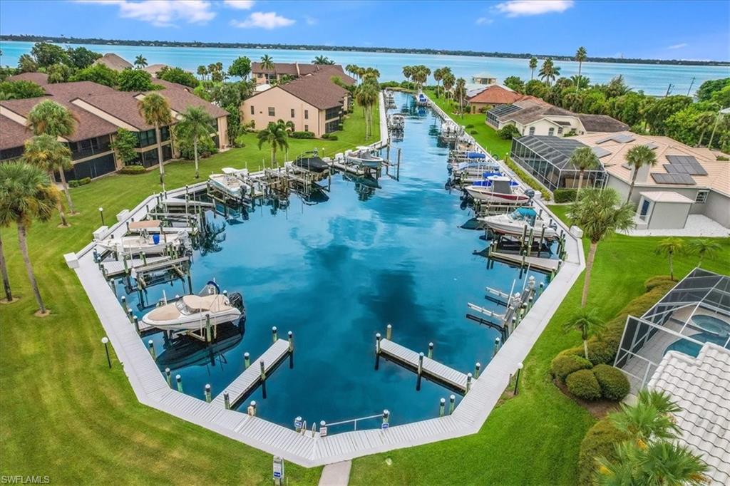 ADMIRALTY YACHT & RACQUET CLUB - Residential