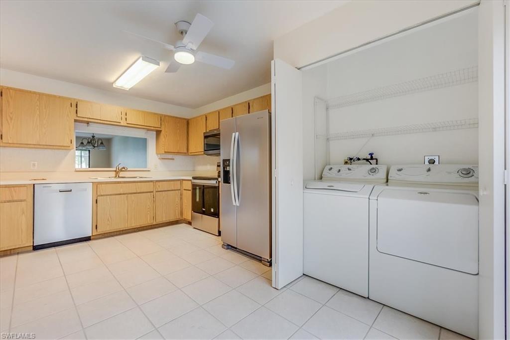 ADMIRALTY YACHT & RACQUET CLUB - Residential