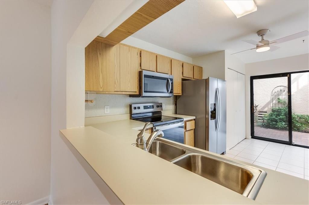 ADMIRALTY YACHT & RACQUET CLUB - Residential