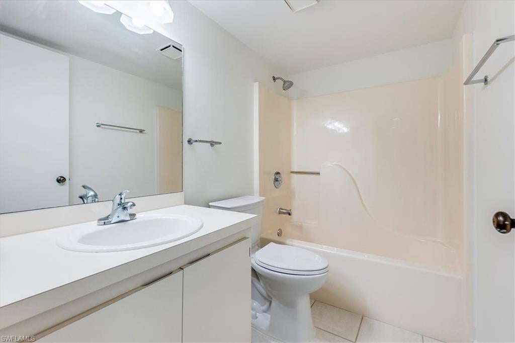 ADMIRALTY YACHT & RACQUET CLUB - Residential