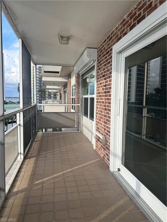 FIRST HARBOUR TOWER CONDO - Residential