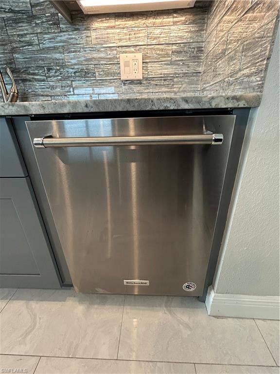 FIRST HARBOUR TOWER CONDO - Residential