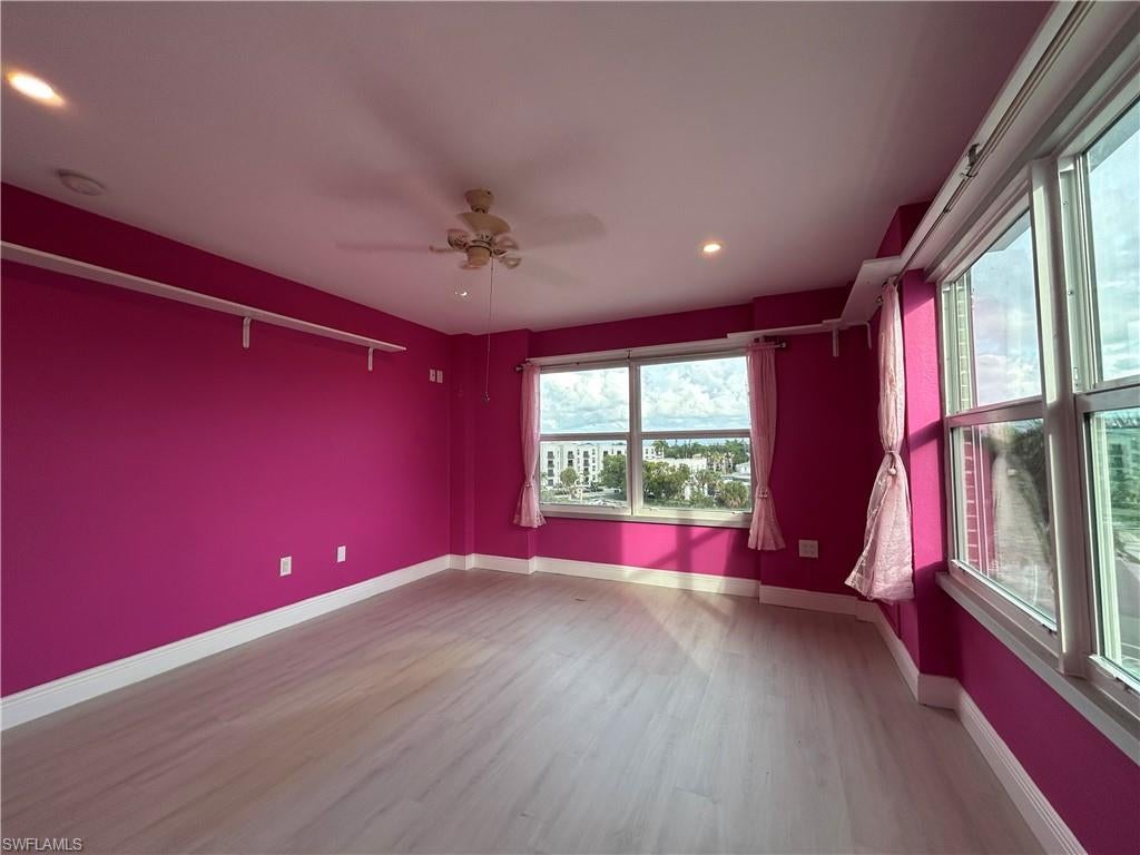 FIRST HARBOUR TOWER CONDO - Residential