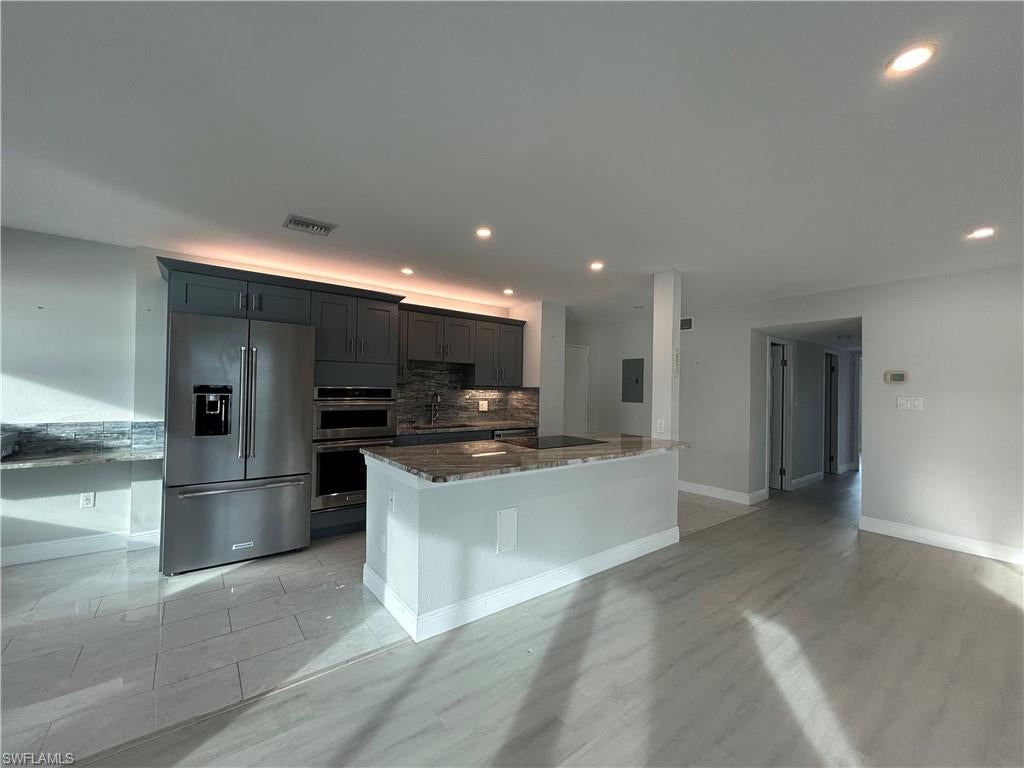 FIRST HARBOUR TOWER CONDO - Residential