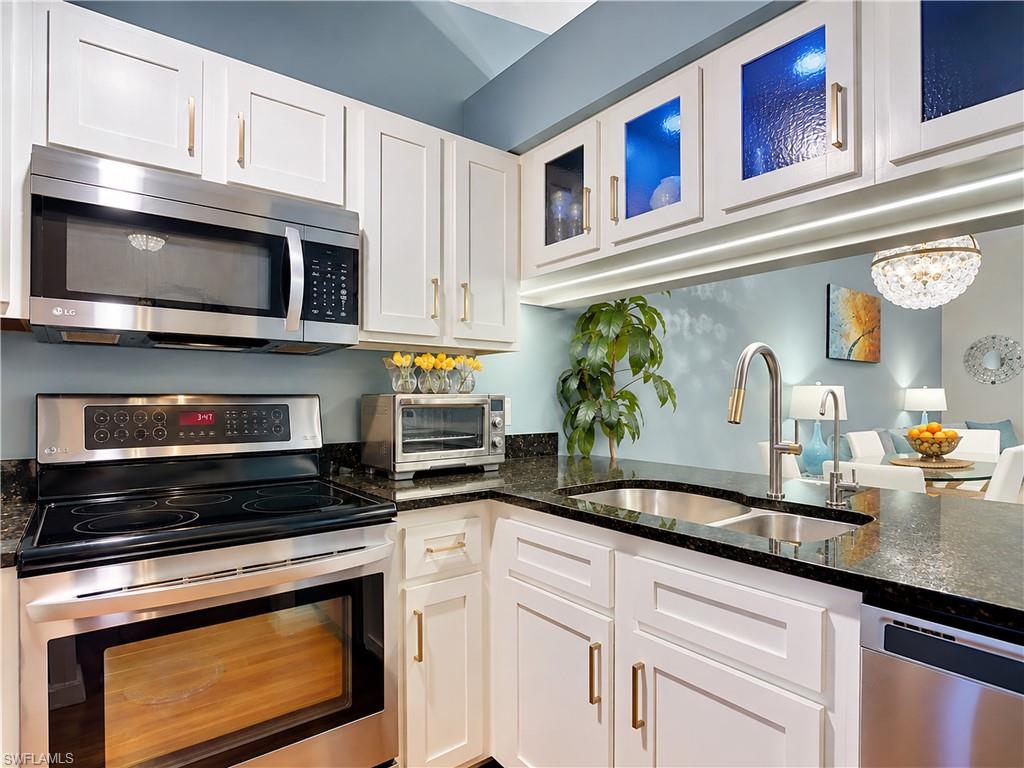 BOCA CIEGA MANOR - Residential