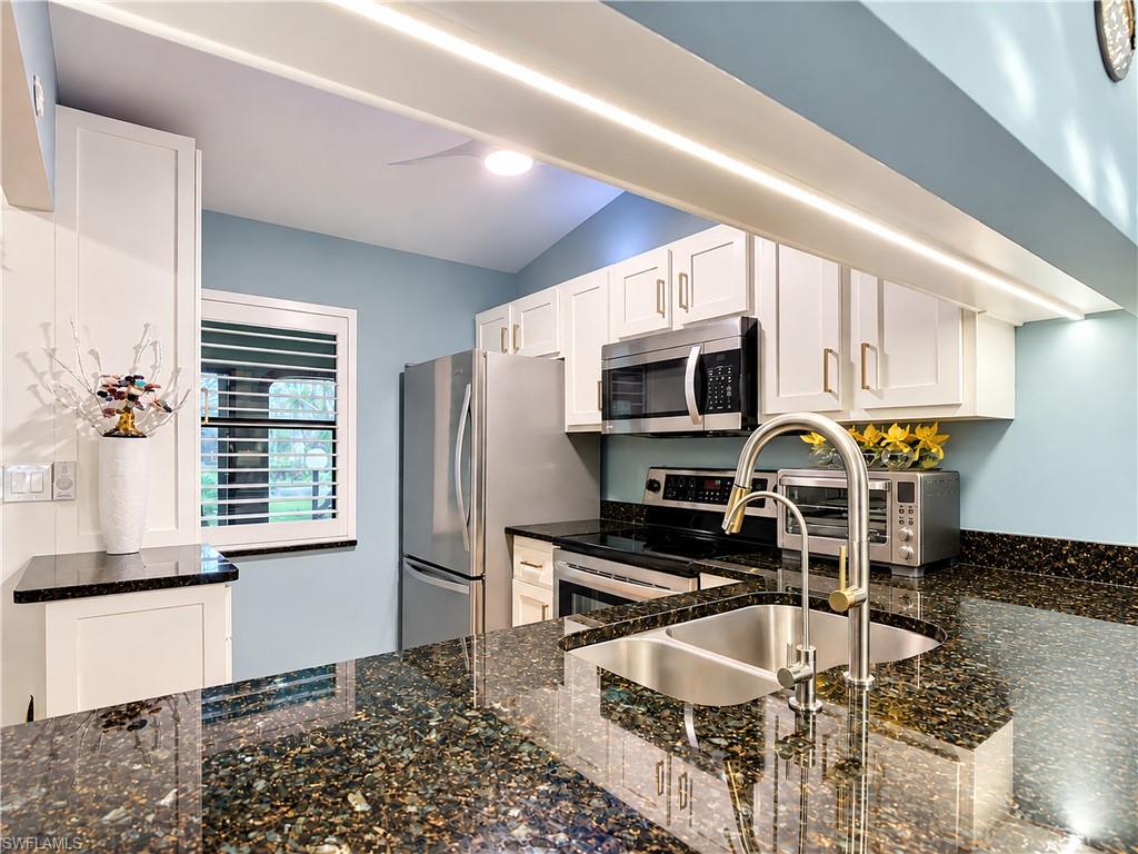 BOCA CIEGA MANOR - Residential