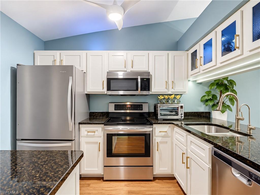 BOCA CIEGA MANOR - Residential