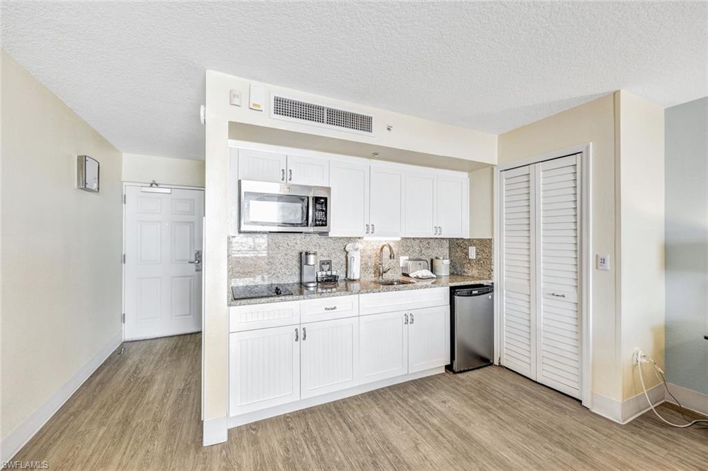 SANIBEL VIEW VILLAS - Residential